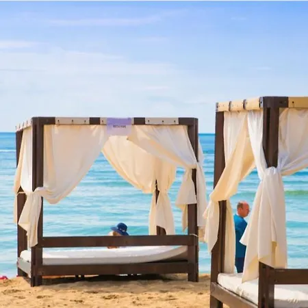 Paradiso 308-309 Private 아파트 네세부르